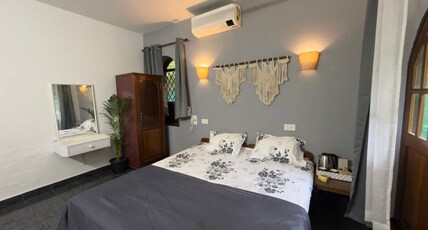 Palm Pillow- Private Room with Beach Access Room Type - Palm and Pillow