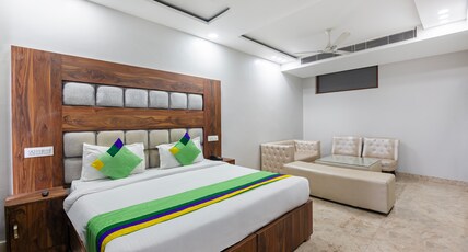 Treebo JD Residency Mohali Room Type - Deluxe Room