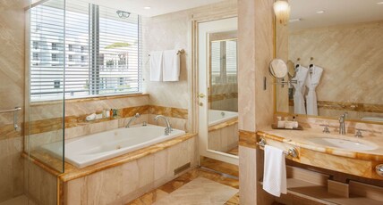 Hilton Bentley Miami/South Beach Room Type - 1 KING 1BDRM STE OCEANFRNT