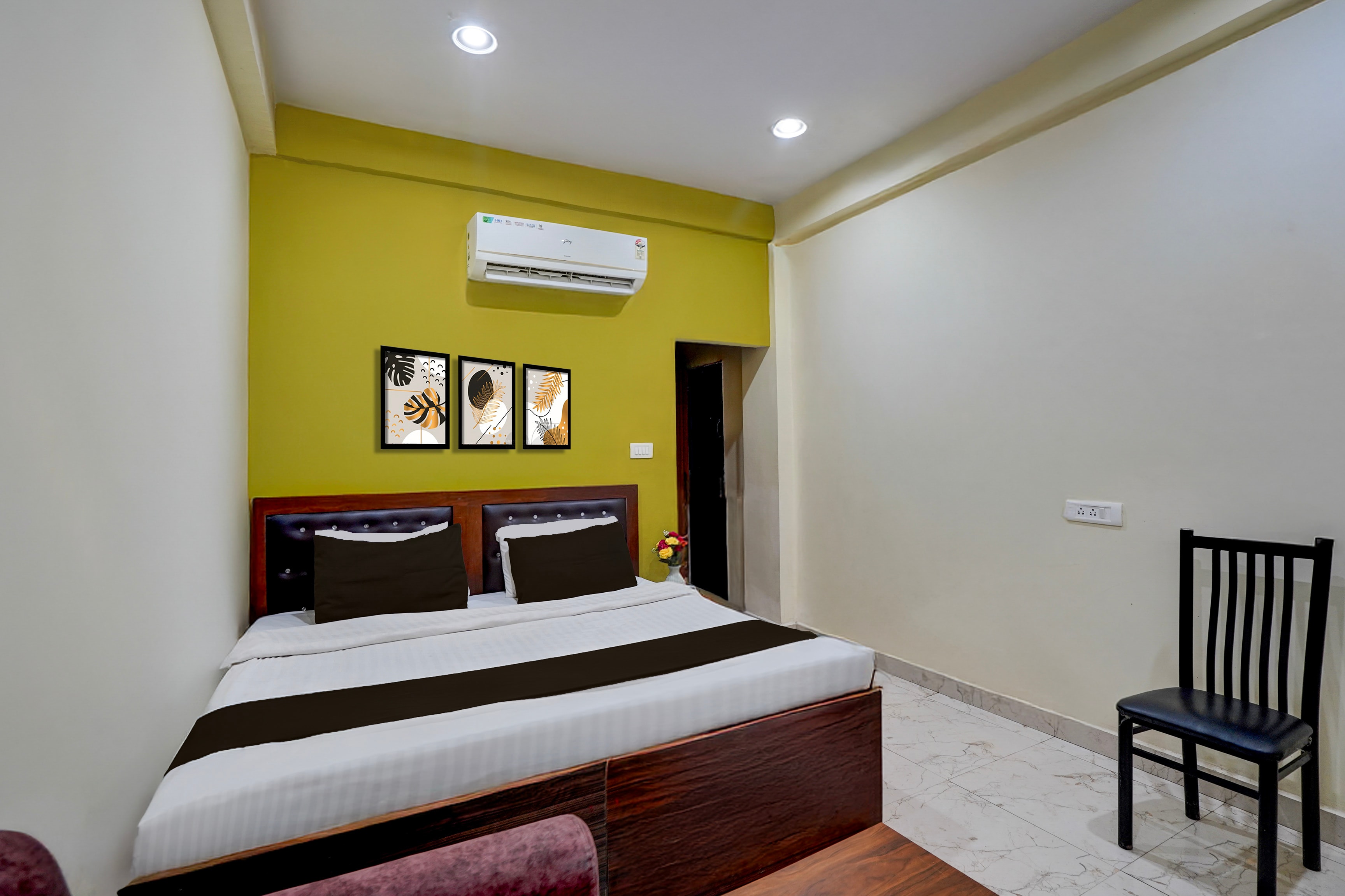 Super Hotel O Samne Ghat - Tap to explore photos