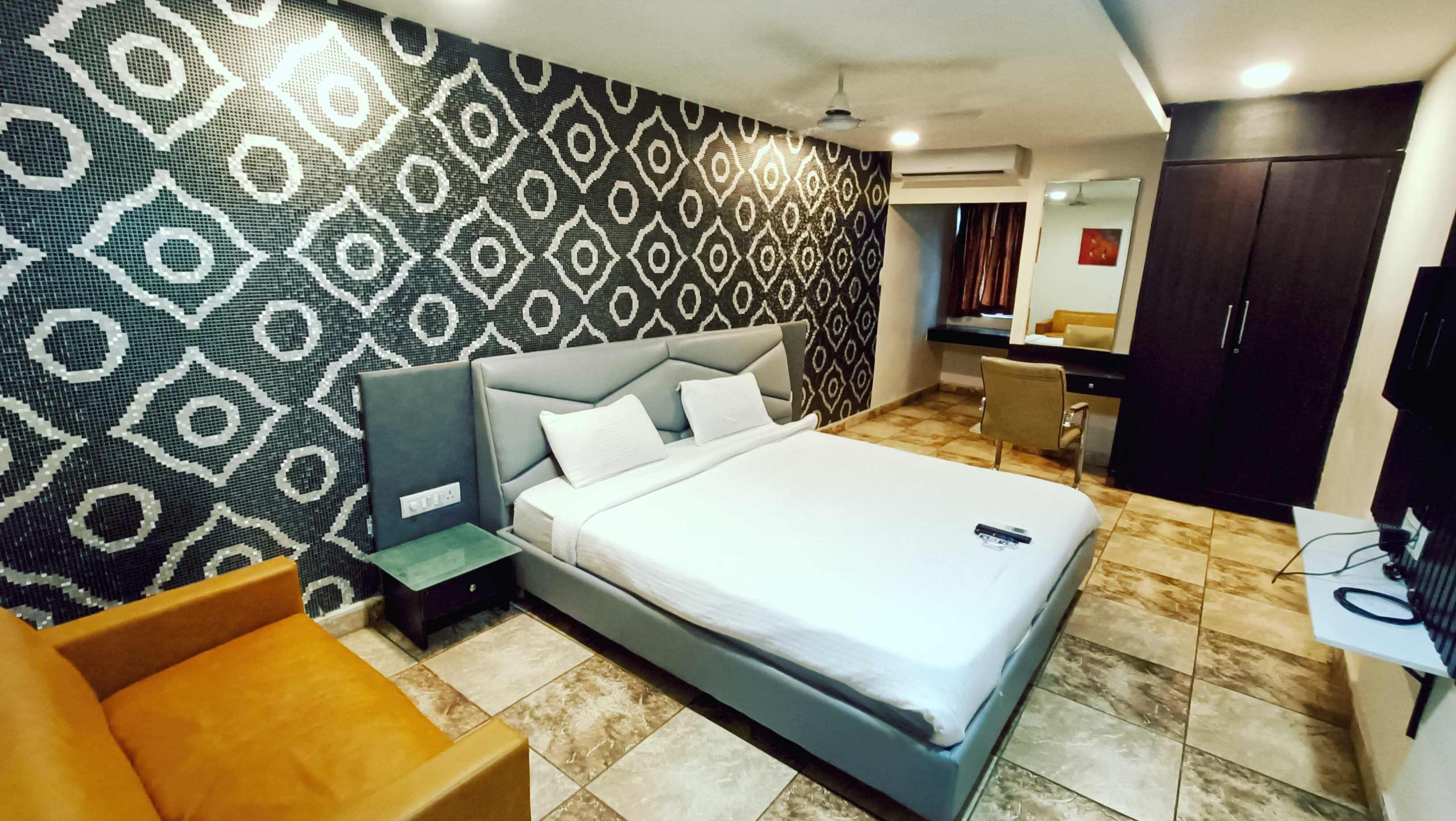 Hotel O Vaibhav Run Grand - Tap to explore photos
