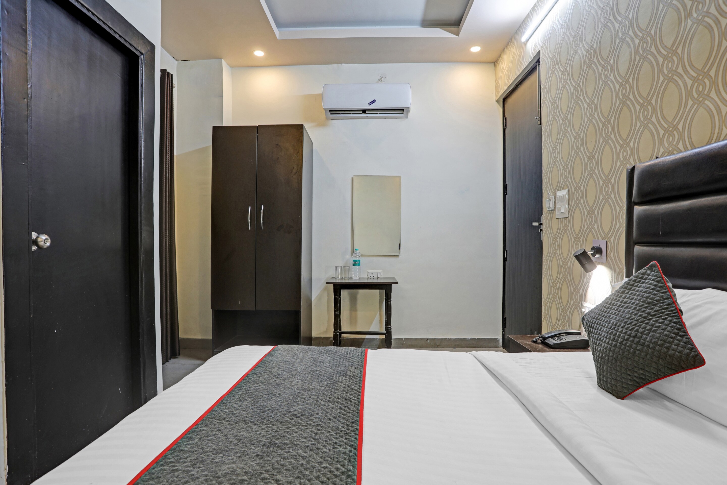 TOWNHOUSE THE HOTEL DIAMOND VASUNDHARA - Tap to explore photos