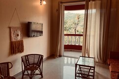 Surreal Mountain View Studio