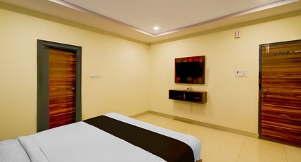 Hotel O AMR Planet Mall Hyderabad Formerly R Square Room Type - Classic