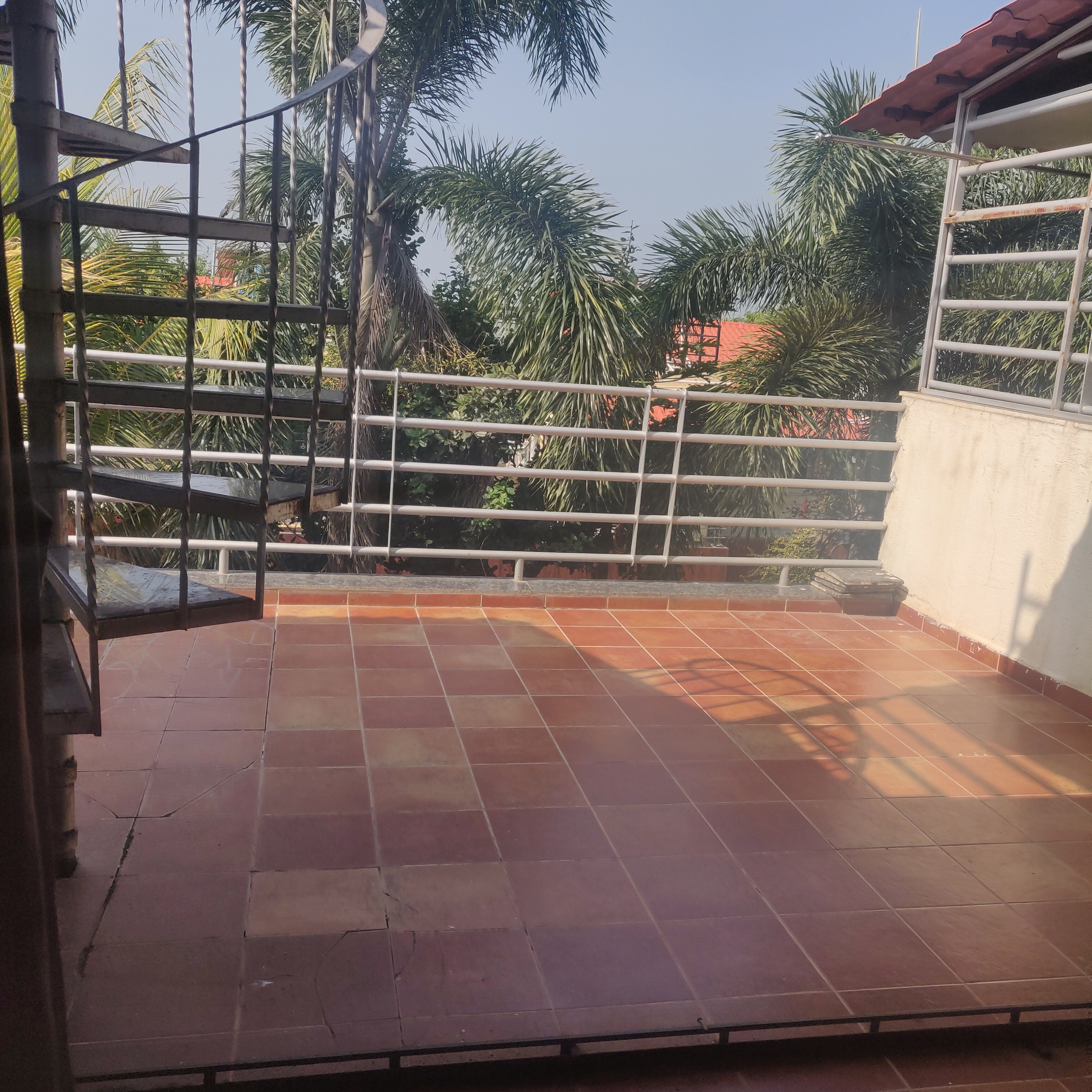 Cheerful 2 bhk bunglow with parking - Tap to explore photos