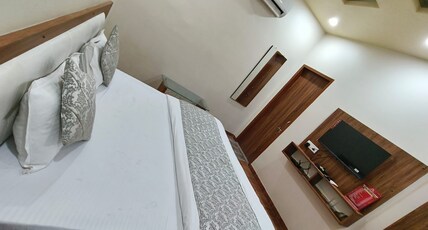 Hotel Chanda Place Room Type - Deluxe Double Room