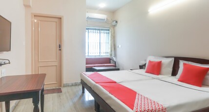 Hotel Pearls Room Type - Deluxe Non Ac- Safe and Sanitized