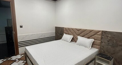 Shri Ji Nikunj Dham Room Type - Bedroom 102