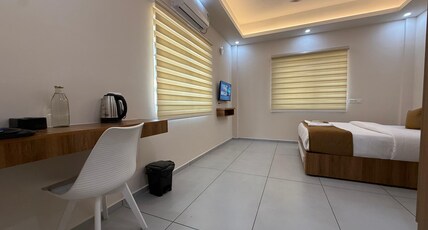 Misty Suite Infopark Room Type - Deluxe Queen Bed Room