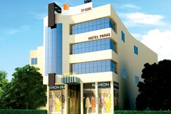 Hotel Paras