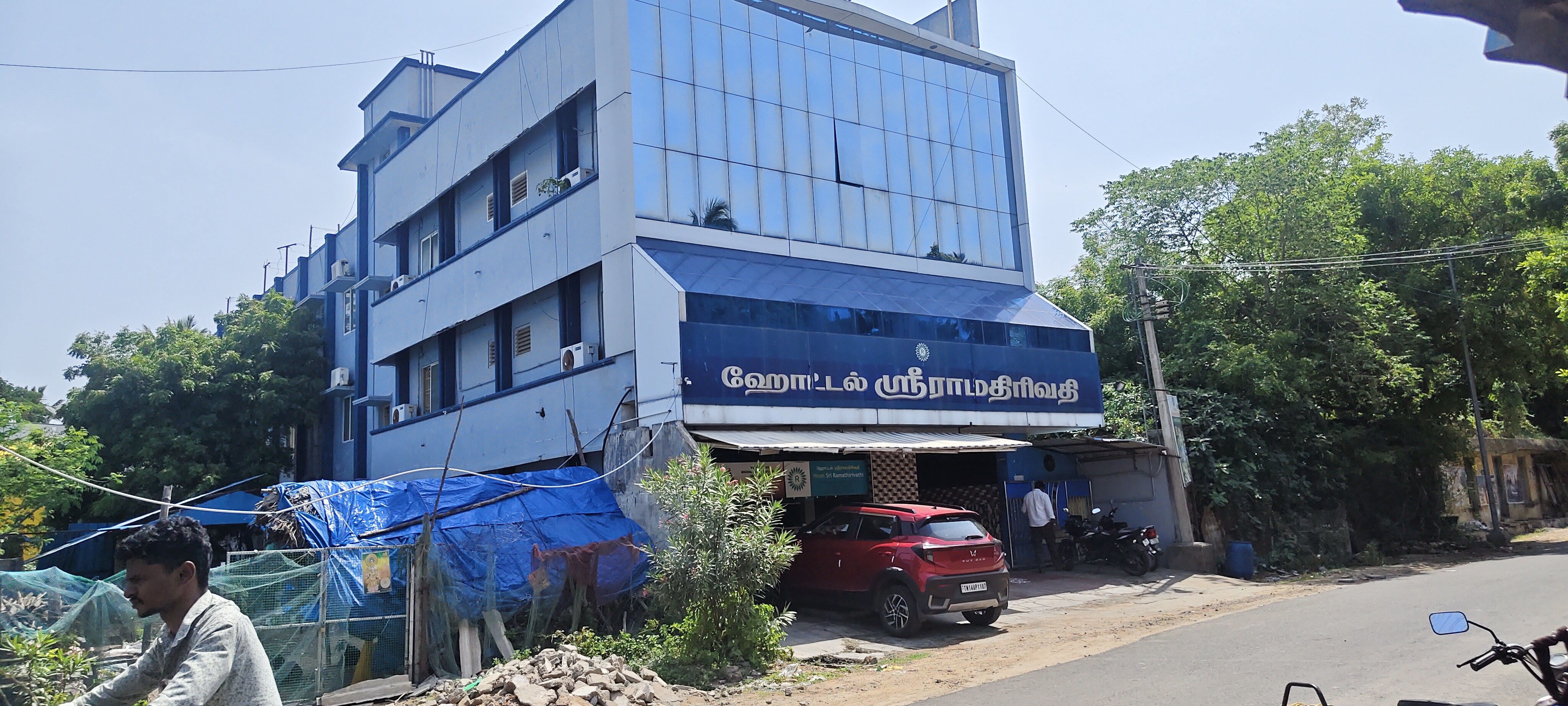 Sri Ramathirivathi hotel Inn - Tap to explore photos