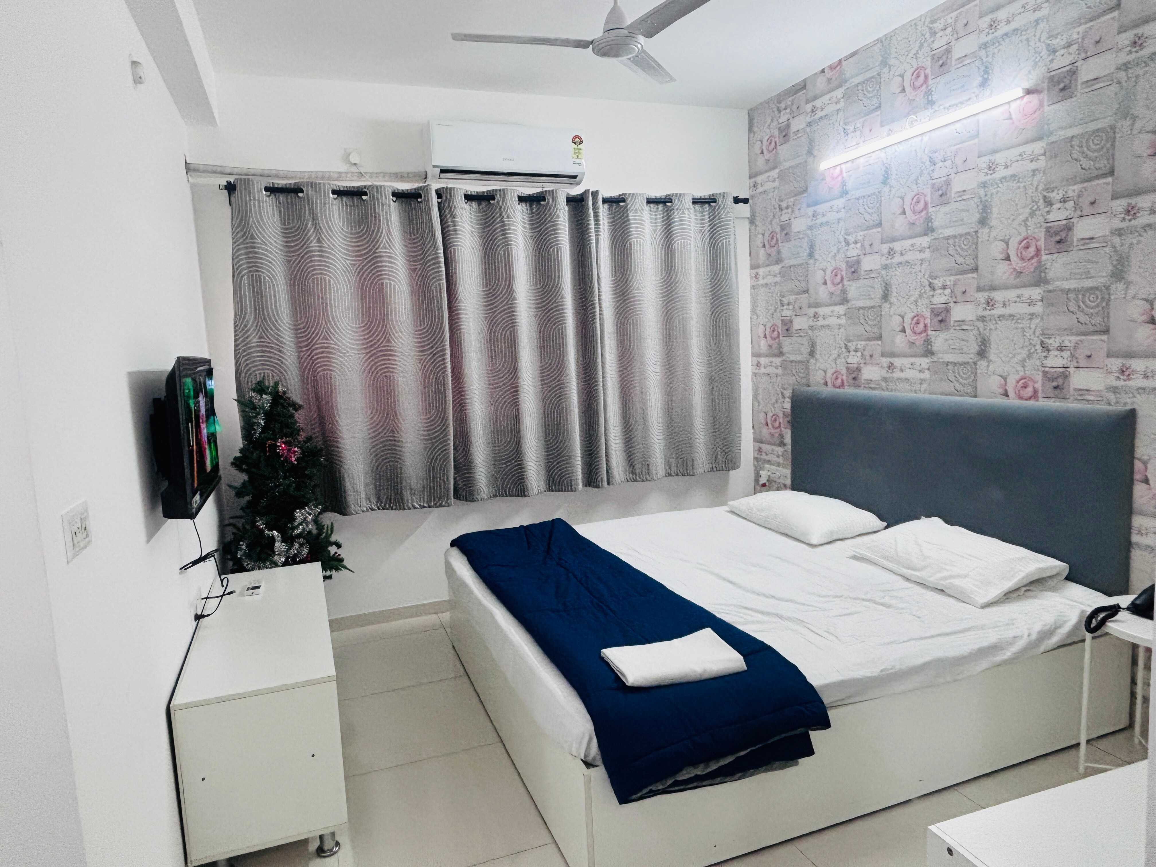 European Style Studio Apt in AmanoraPark town Pune - Tap to explore photos