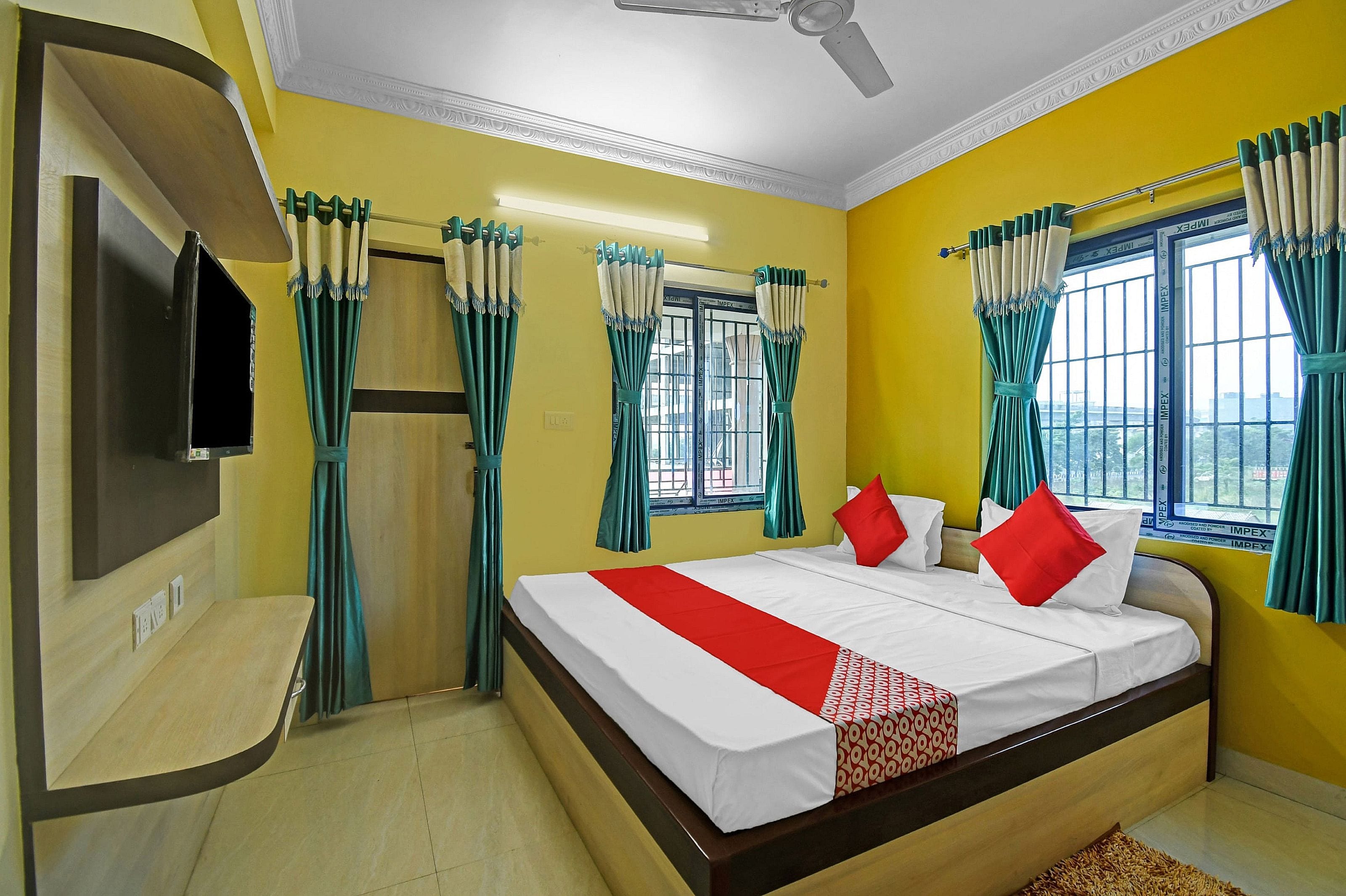 Hotel O S S Guest House - Tap to explore photos
