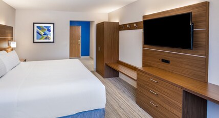 Holiday Inn Express WISCONSIN DELLS Room Type - 1 King Standard Mobil Access Tub