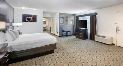Best Western Pahrump Oasis Room Type - 1 King Bed, Non-Smoking, Hot Tub, Kitchenette, Full Breakfast
