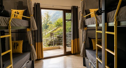 The Hosteller Kasauli Room Type - Bed in 6 Bed Mixed Dormitory with Balcony