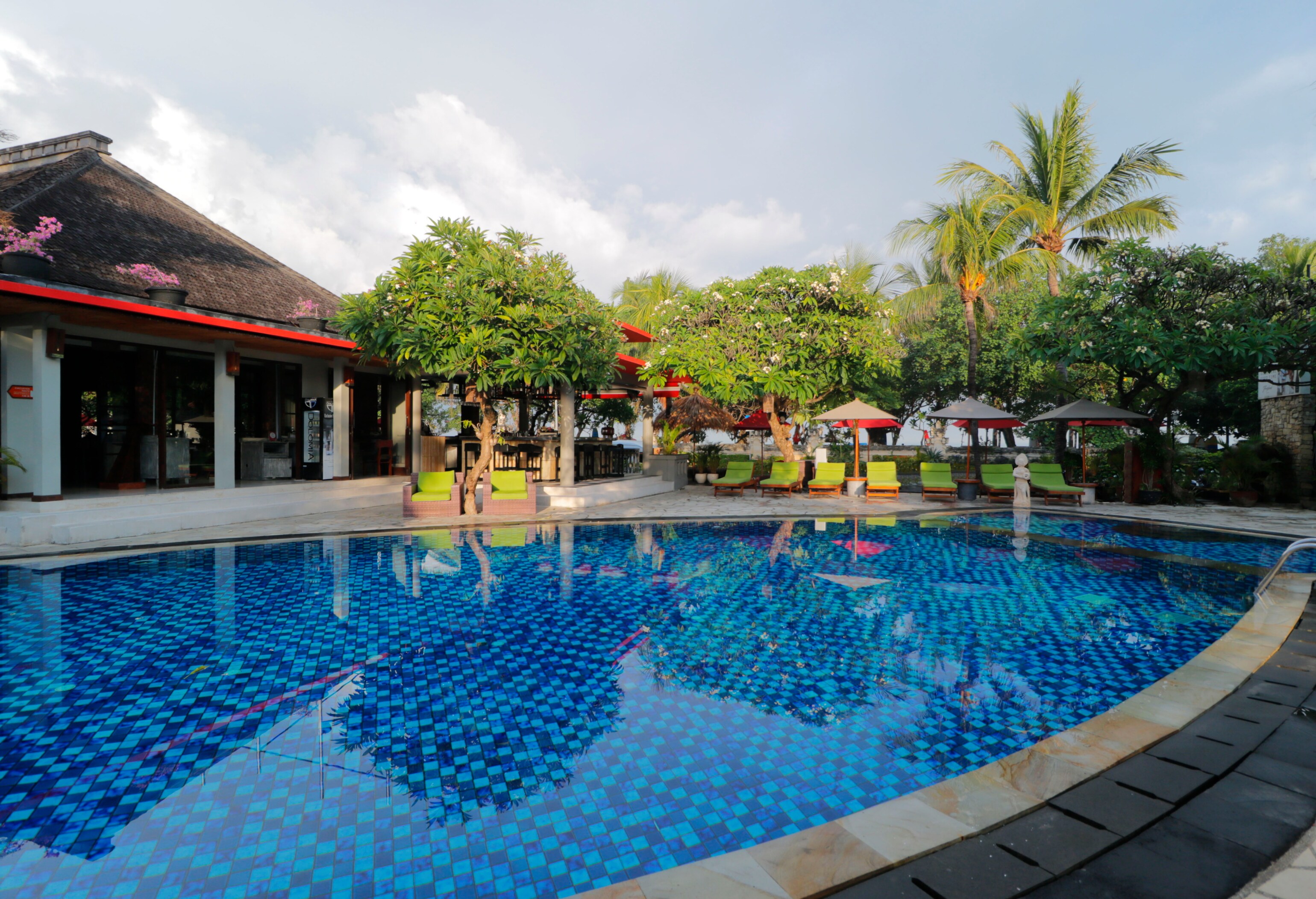 Kuta Seaview Beach Resort - Tap to explore photos