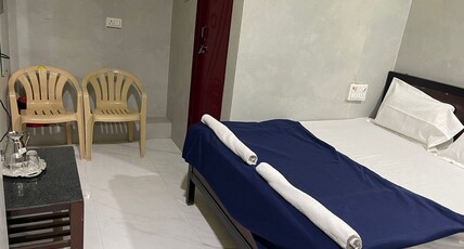 BALAS MP RESIDENCY Room Type - DELUXE ROOM NON AC DOUBLE BED