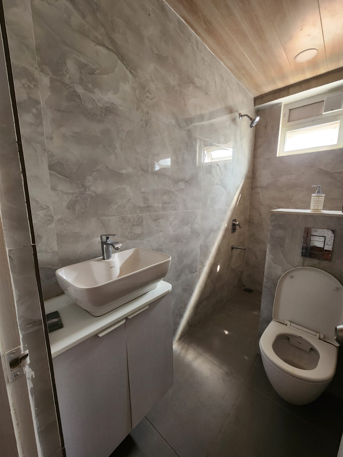 Brand new premium penthouse - Tap to explore photos
