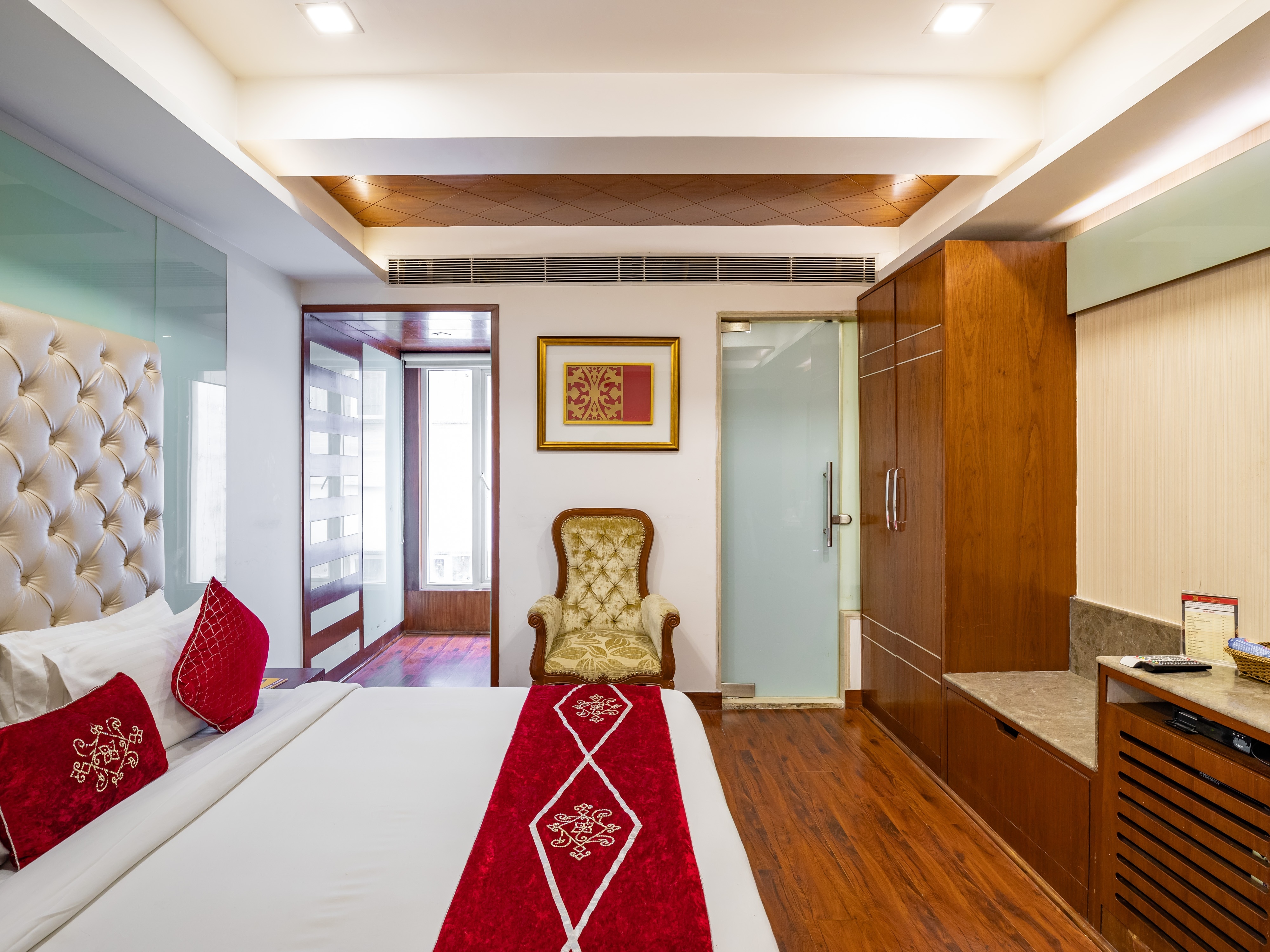 Hotel Swaran Palace - Tap to explore photos