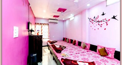 Mansarovar Guest House Room Type - Delux Six Beded Ac Room