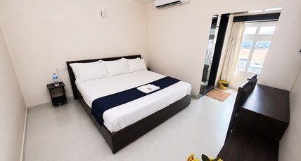Mythri Residency Room Type - Deluxe Triple Ac Room - Partial Lake View