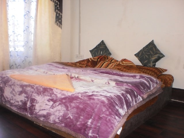 Hotel Midway - Tap to explore photos