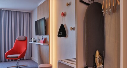 Holiday Inn Express DORTMUND Room Type - 1 Queen Bed Standard Accessible