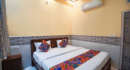 FabHotel SS Dham Room Type - Deluxe Room