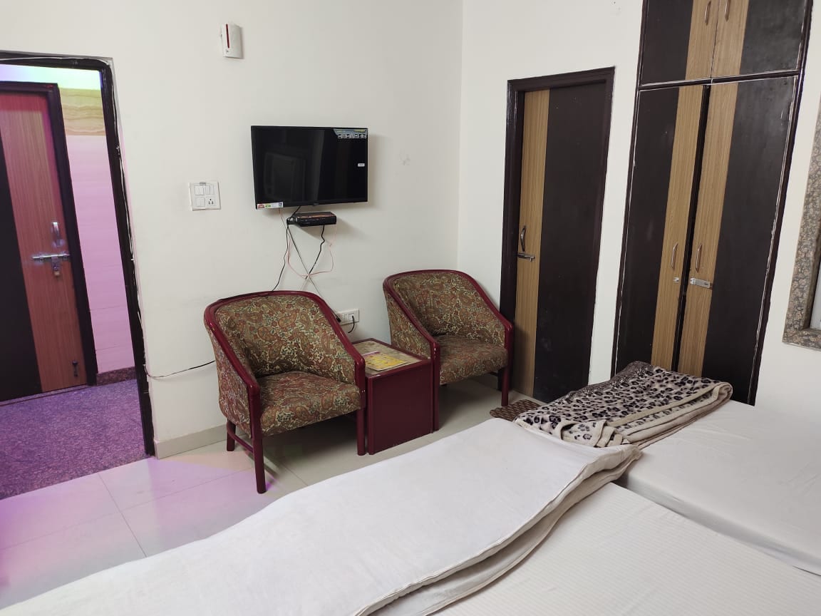 Hotel Shri Krishna Dham - Tap to explore photos