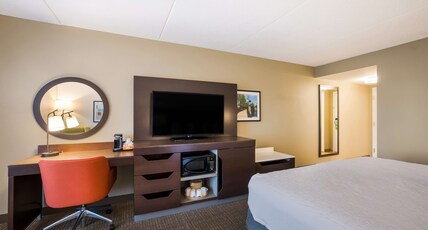 Hampton Inn by Hilton McHenry Room Type - 1 KING BED NONSMOKING