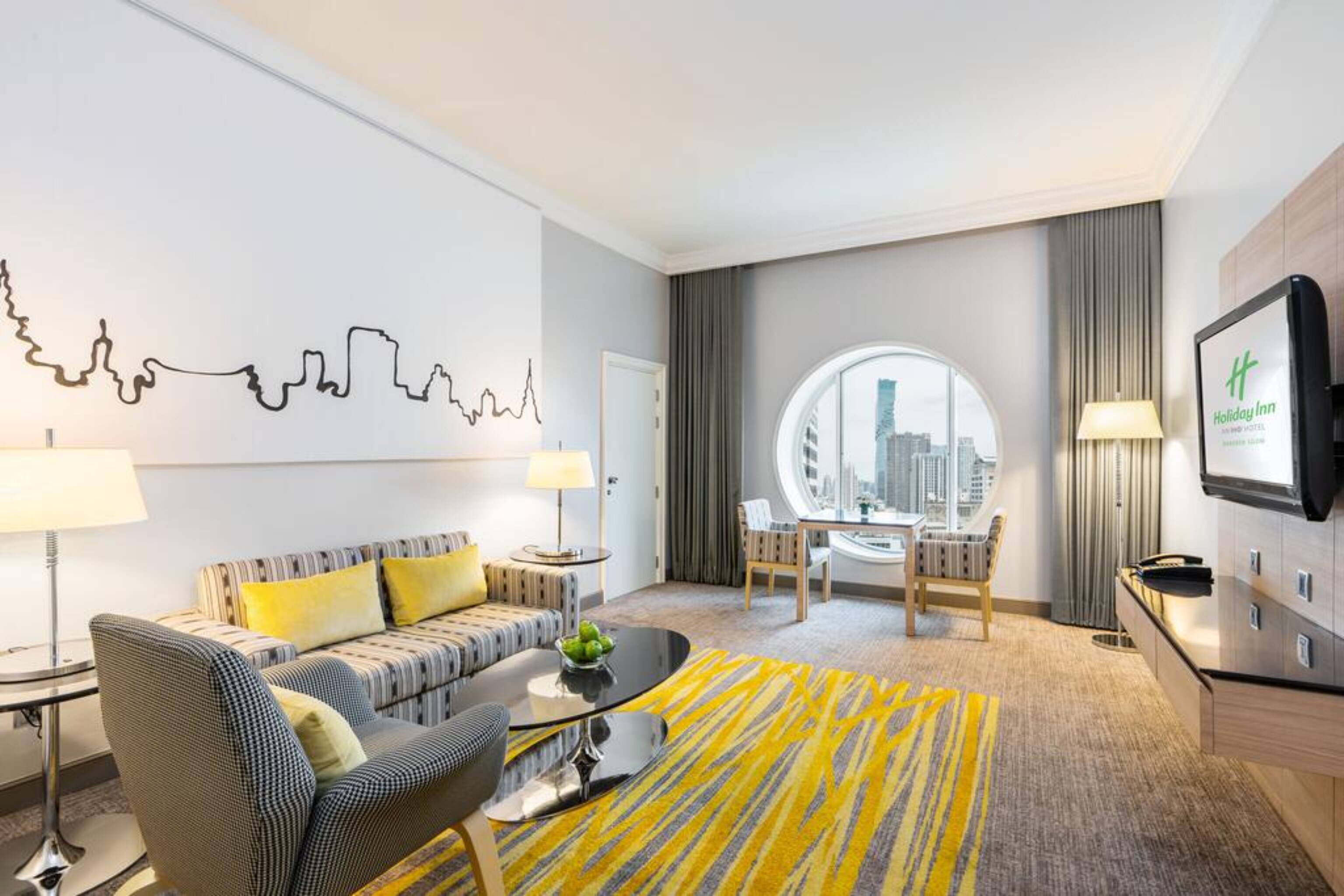 Holiday Inn Bangkok Silom - Tap to explore photos
