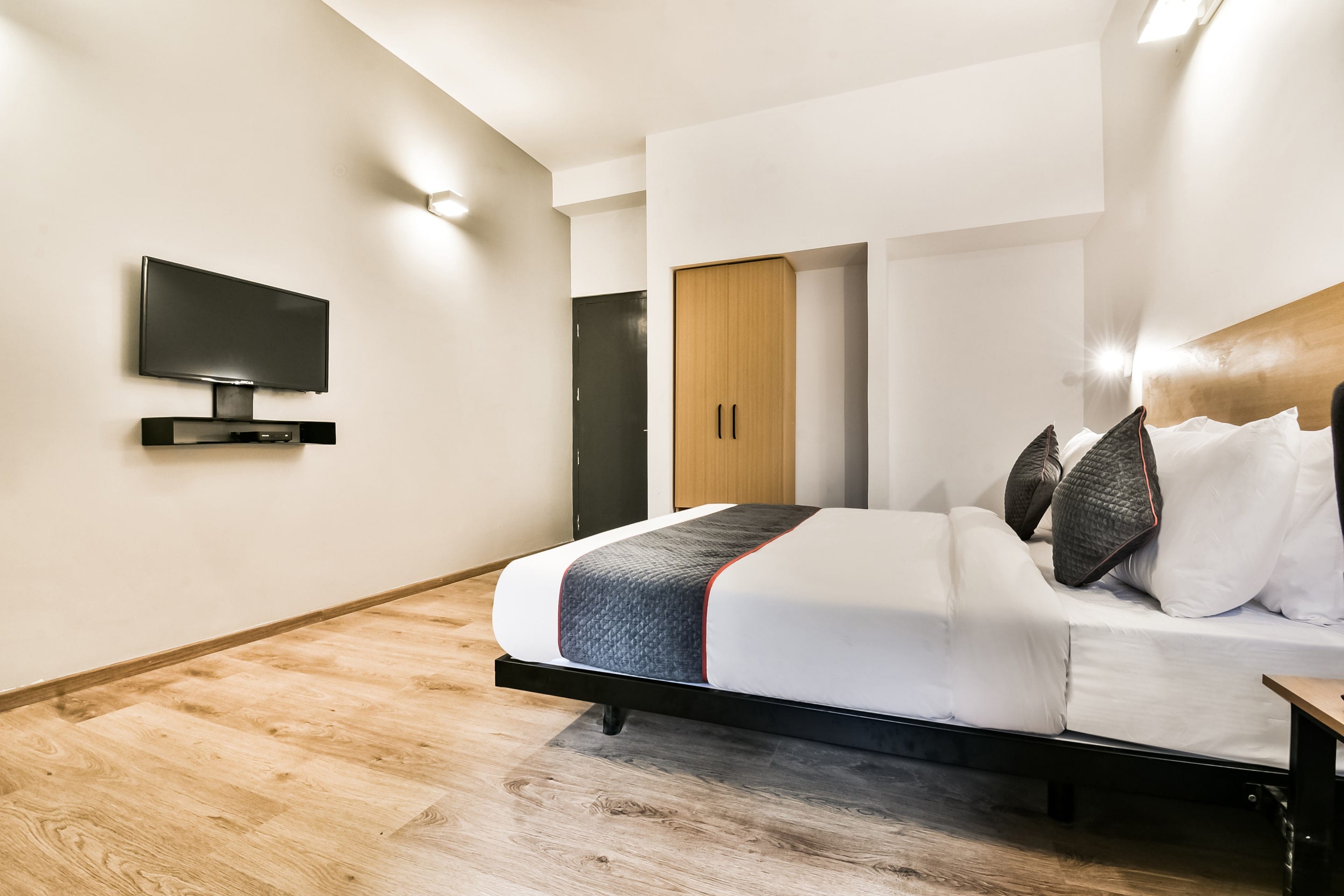 Super Townhouse Menka - Tap to explore photos
