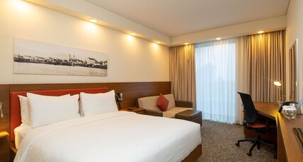 HAMPTON BY HILTON SAMSUN Room Type - QUEEN RM W SOFA FRIDGE NS