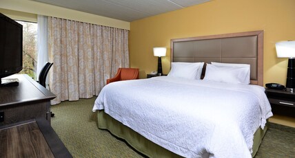 Hampton Inn Raleigh / Town Of Wake Forest Room Type - 1 KING BED NONSMOKING