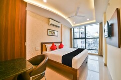 Hotel Golden Feather