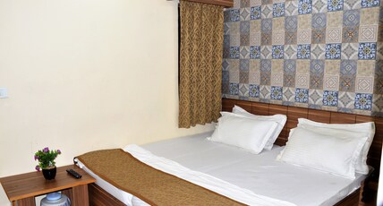 HOTEL ATA INN & RESTAURANT (20 mts FROM DARGAAH) Room Type - Normal Non Ac Double Bed (SMALL SIZE)