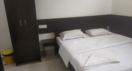 SRI VIGNESH RESIDENCY Room Type - STANDARD AC ROOMS