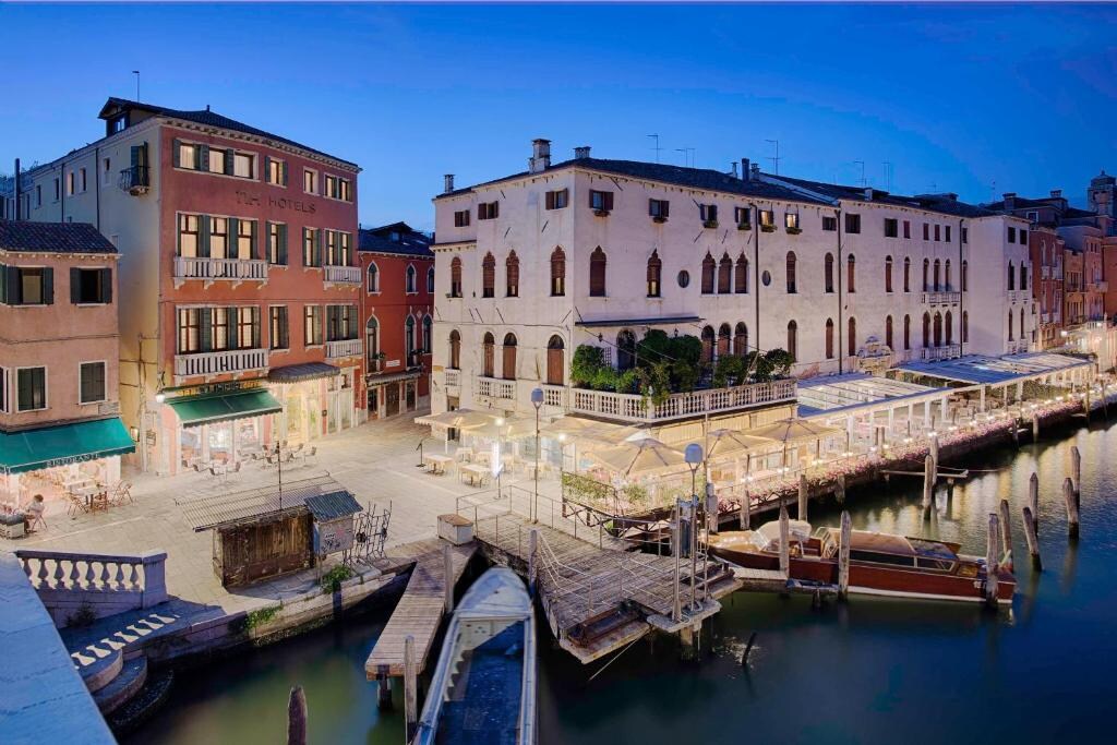 NH Venezia Santa Lucia - Tap to explore photos