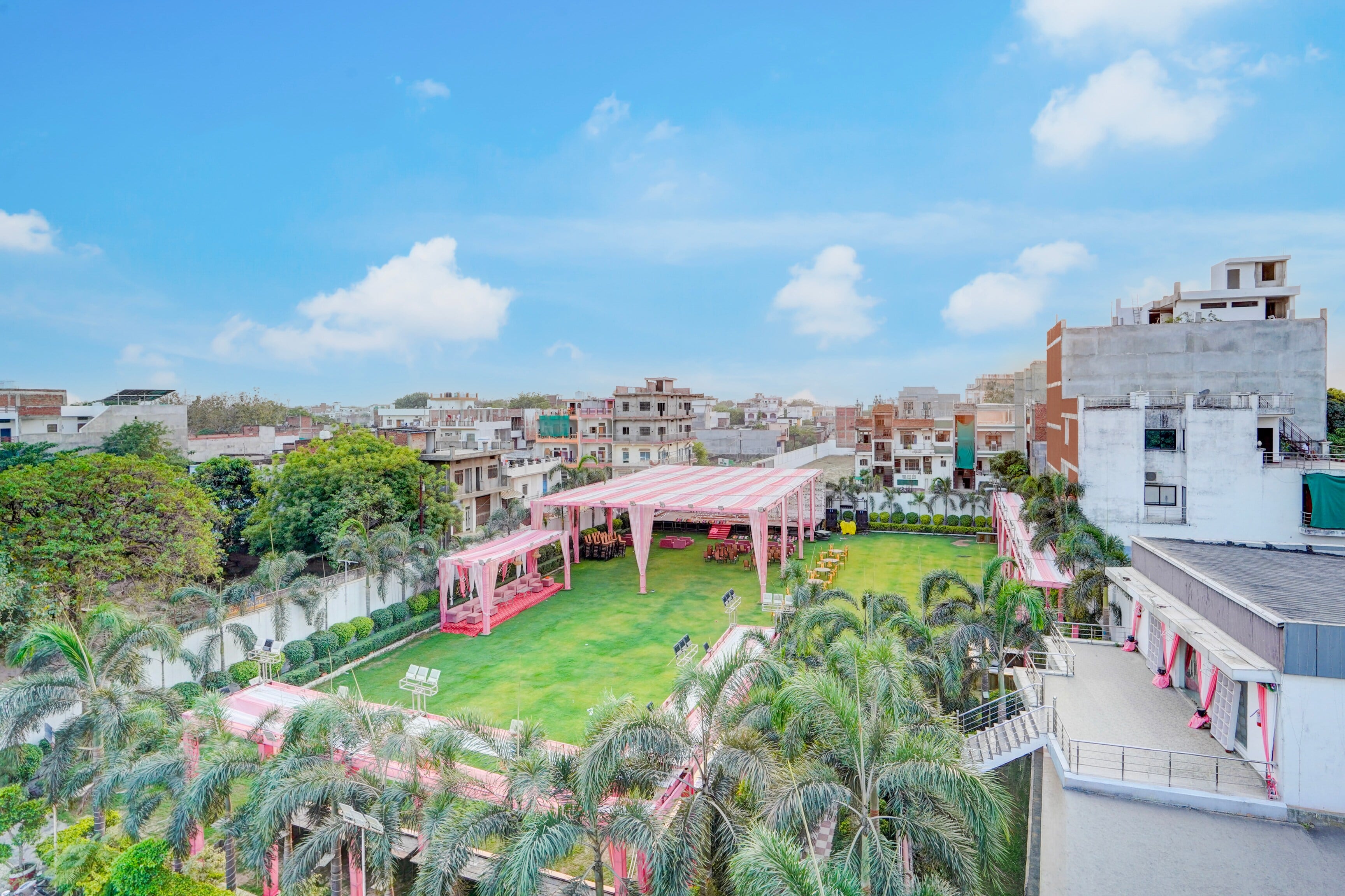 Super Townhouse Oak Phase 13 Varanasi Formerly RR Palace - Tap to explore photos