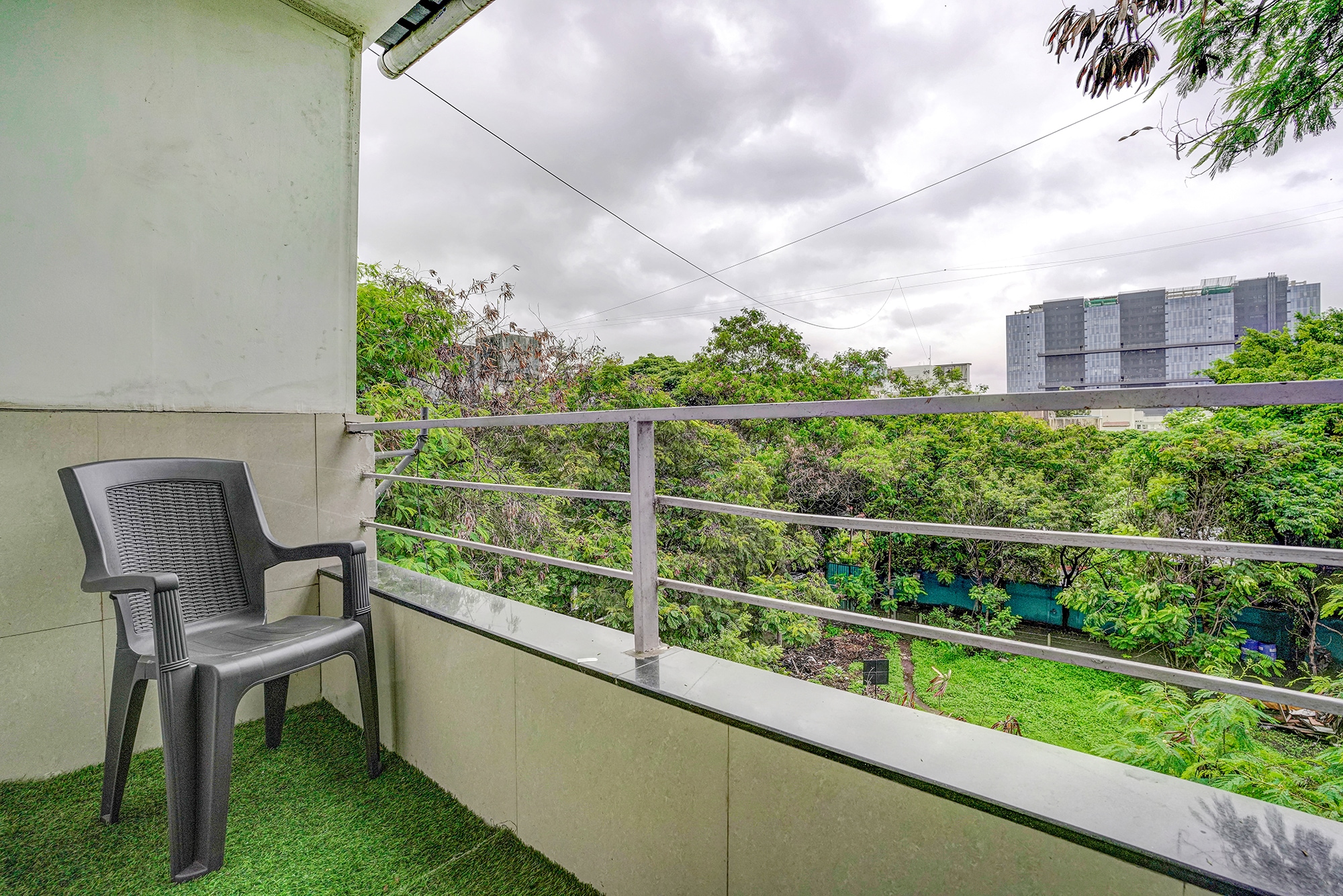 FabHotel Vardhan House I - Nr. Baner Hills - Tap to explore photos