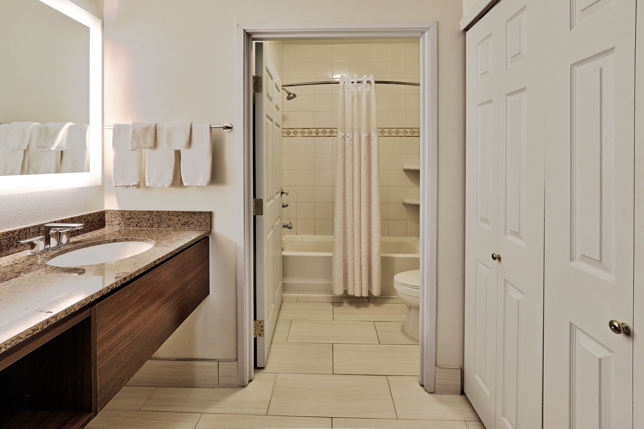 Staybridge Suites ALBUQUERQUE - AIRPORT, an IHG hotel - Tap to explore photos