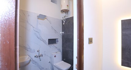 Elkars Home Stay Room Type - Premium Room