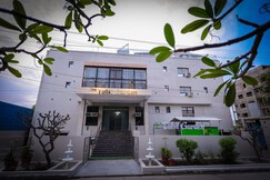 Hotel Tulsi Garden - Near Prem Mandir Vrindavan