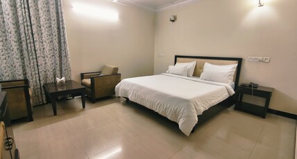 HOTEL YUVRAJ DX Room Type - Deluxe