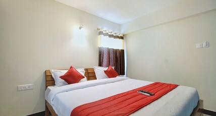 QUEENHILL RESIDENCY Room Type - Deluxe Room With Balcony