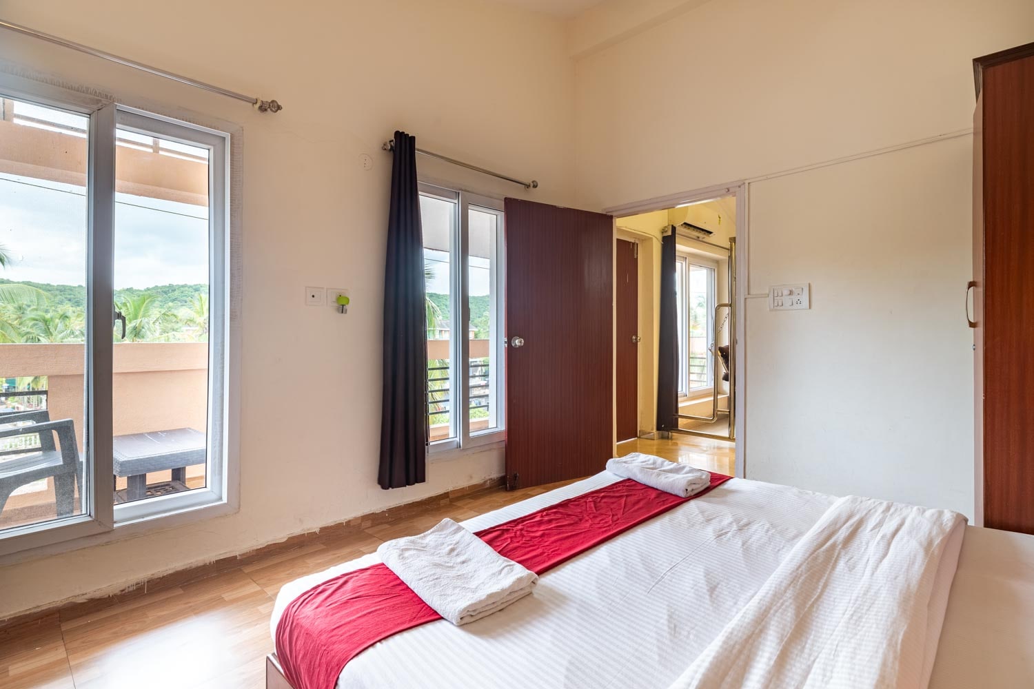 Johnnie Holiday Homes Mainath Bati - Tap to explore photos