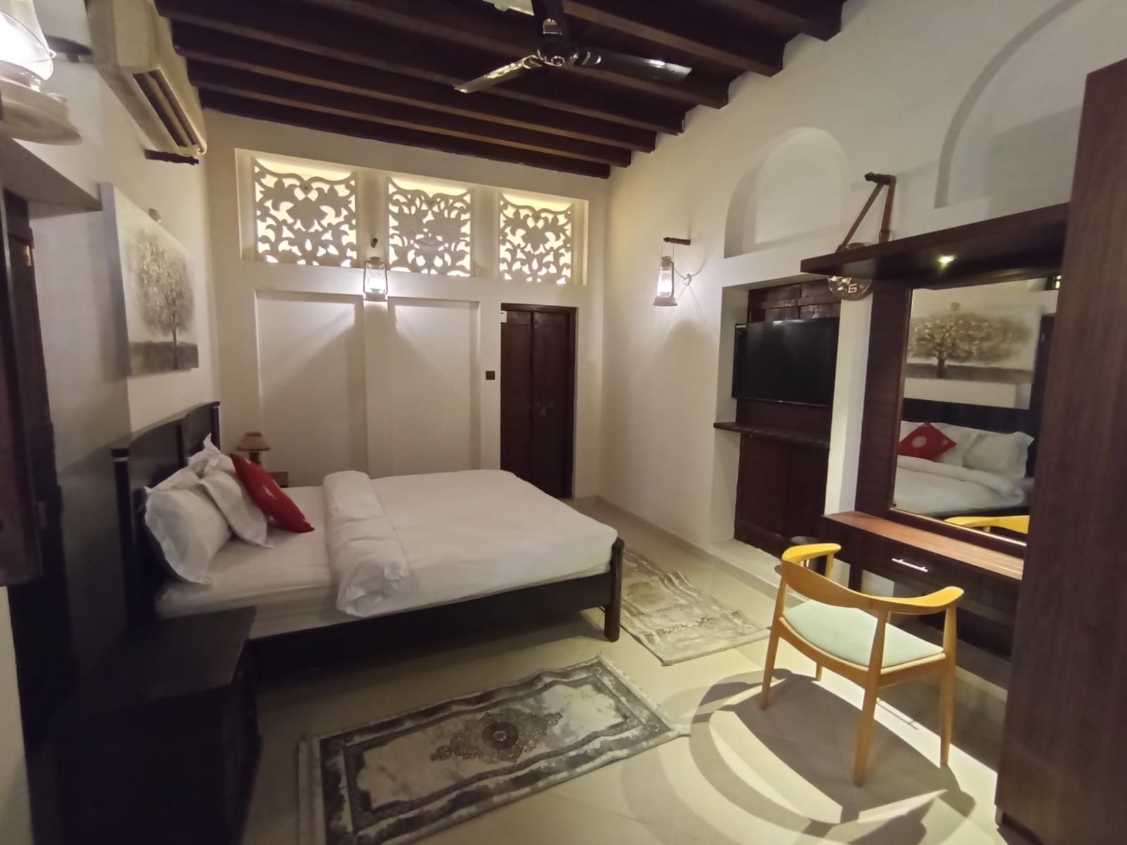 Hyba Heritage Guest House - Tap to explore photos