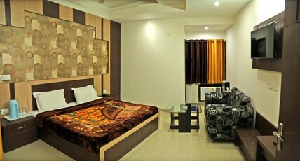Hotel Maa Gayatri Room Type - GOMMT Basic Room