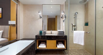 Crowne Plaza Shanghai Noah Square Room Type - 1 King Bed Standard Club Floor